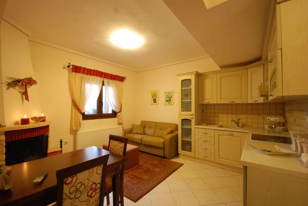 Valentini Guesthouse Karpenísion Habitación foto